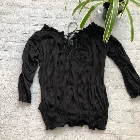 🐾free w/purchase🐾ruffled & ruched black blouse